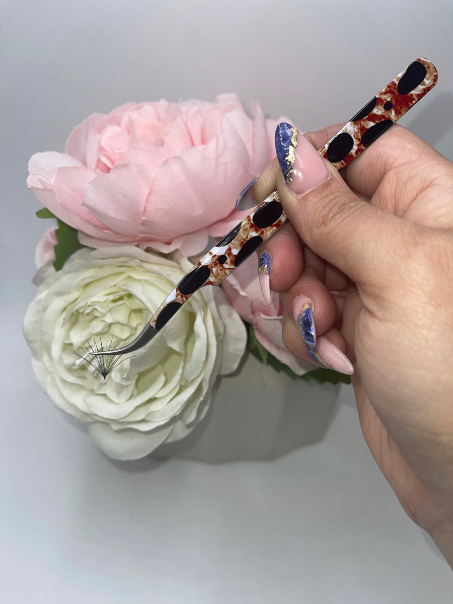 Olivia Curve Tweezer