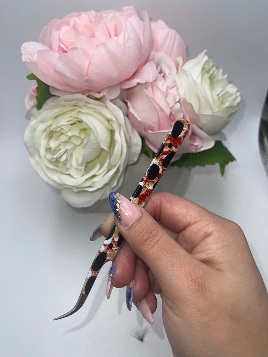 Olivia Curve Tweezer